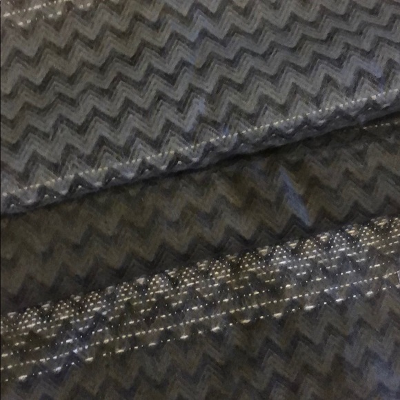 Patterned scarf - Picture 2 of 2